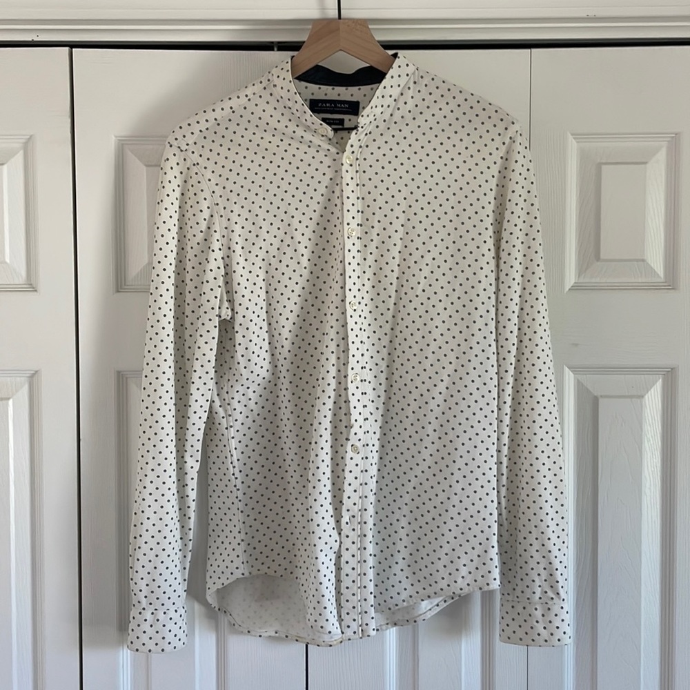 White Zara Button Down shirt with blue print in Size Medium